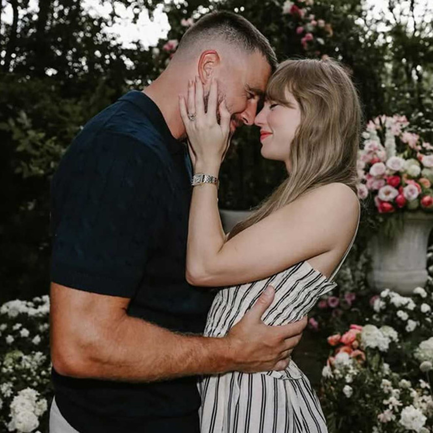 Taylor Swift is engaged!!!!