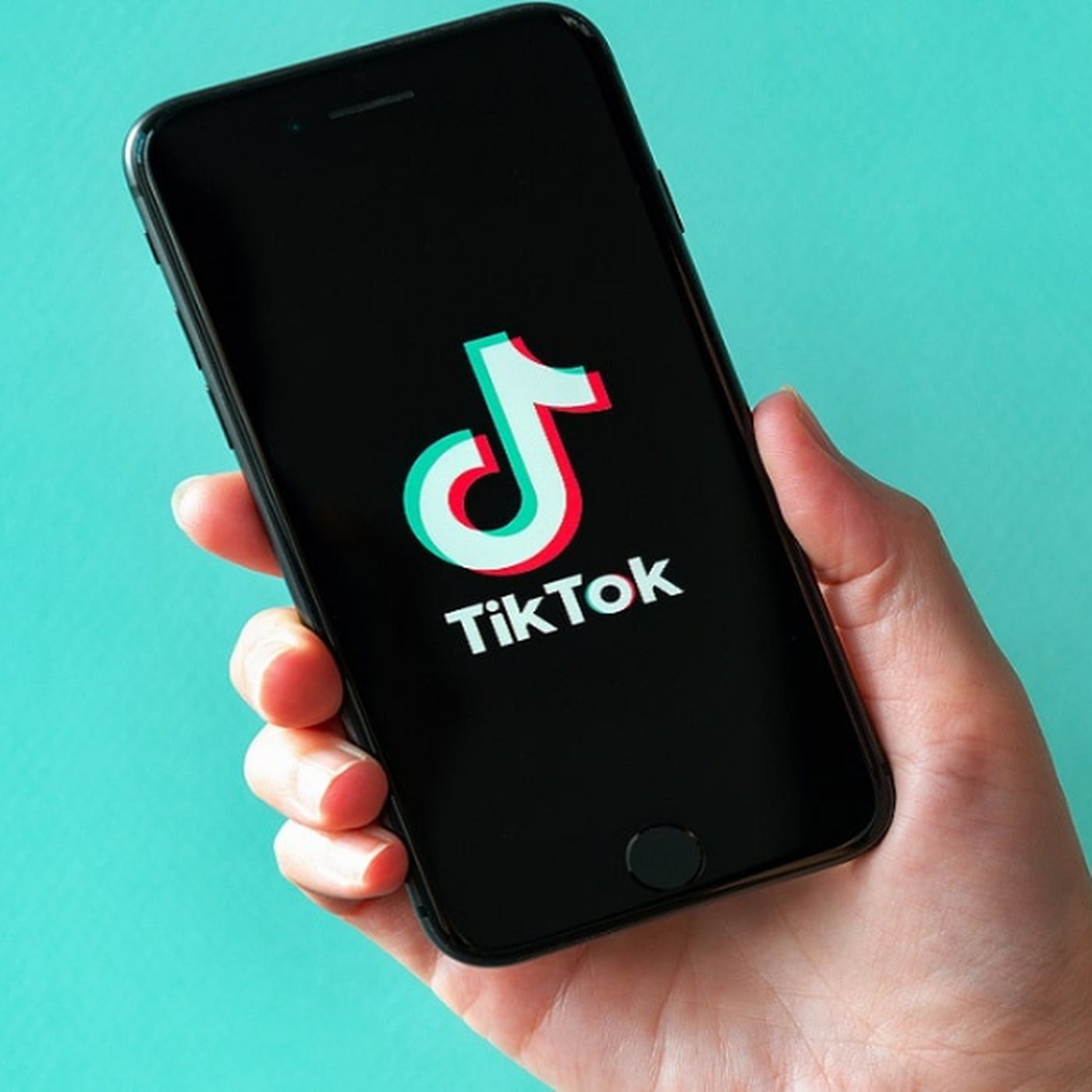 Spanish journalist Carlos Mendoza breaks down Spain’s move to ban social media for minors