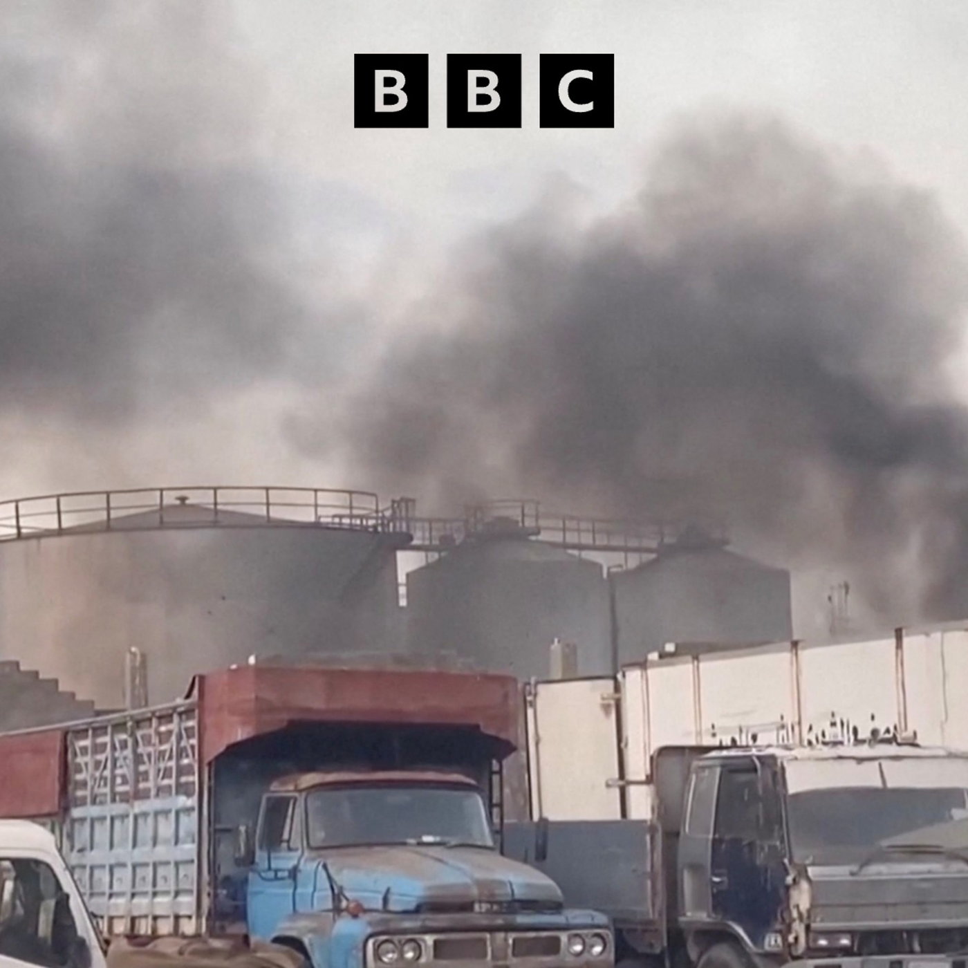 Saudi Arabia bombs Yemeni port over alleged UAE weapons