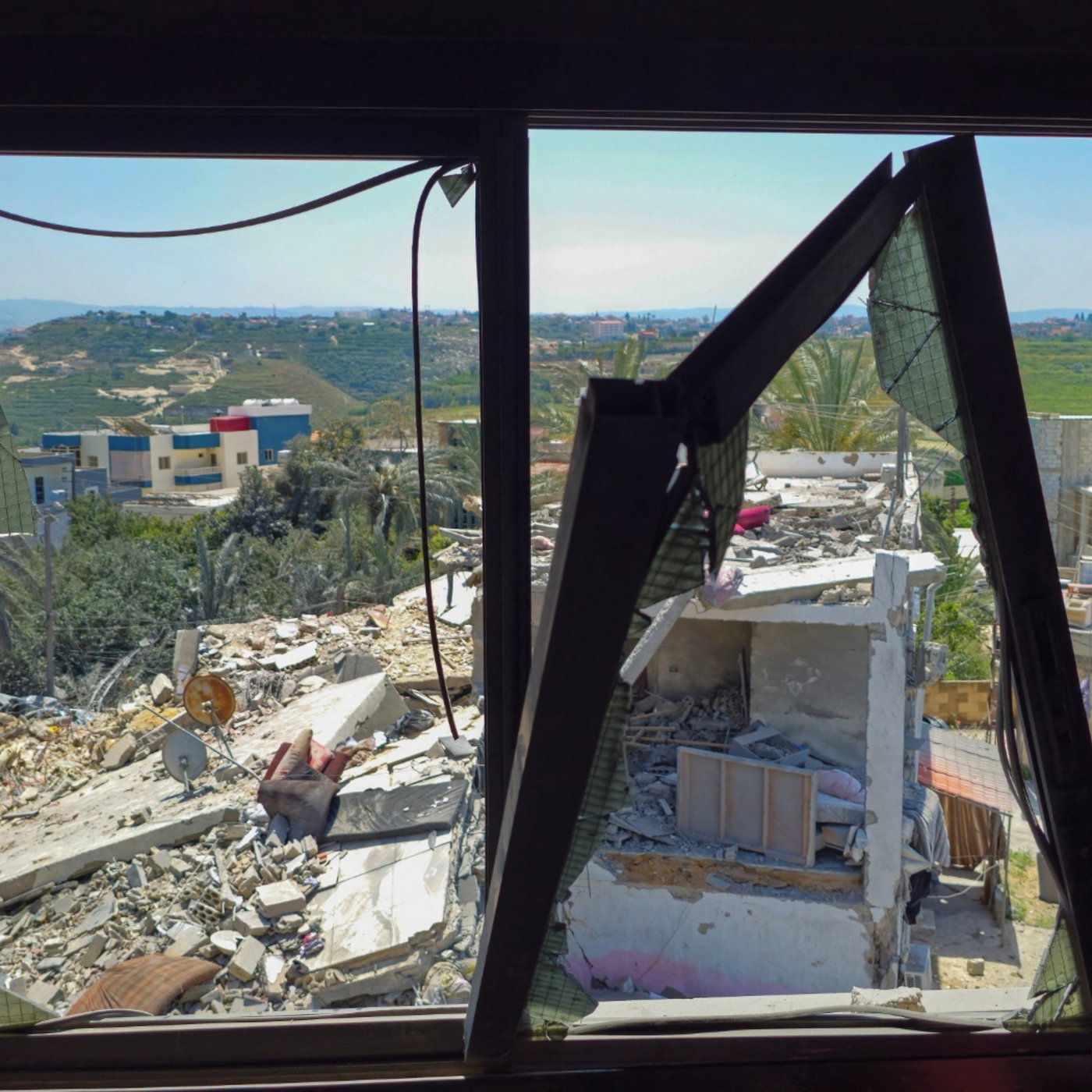 Israel continues airstrikes in Lebanon episode artwork