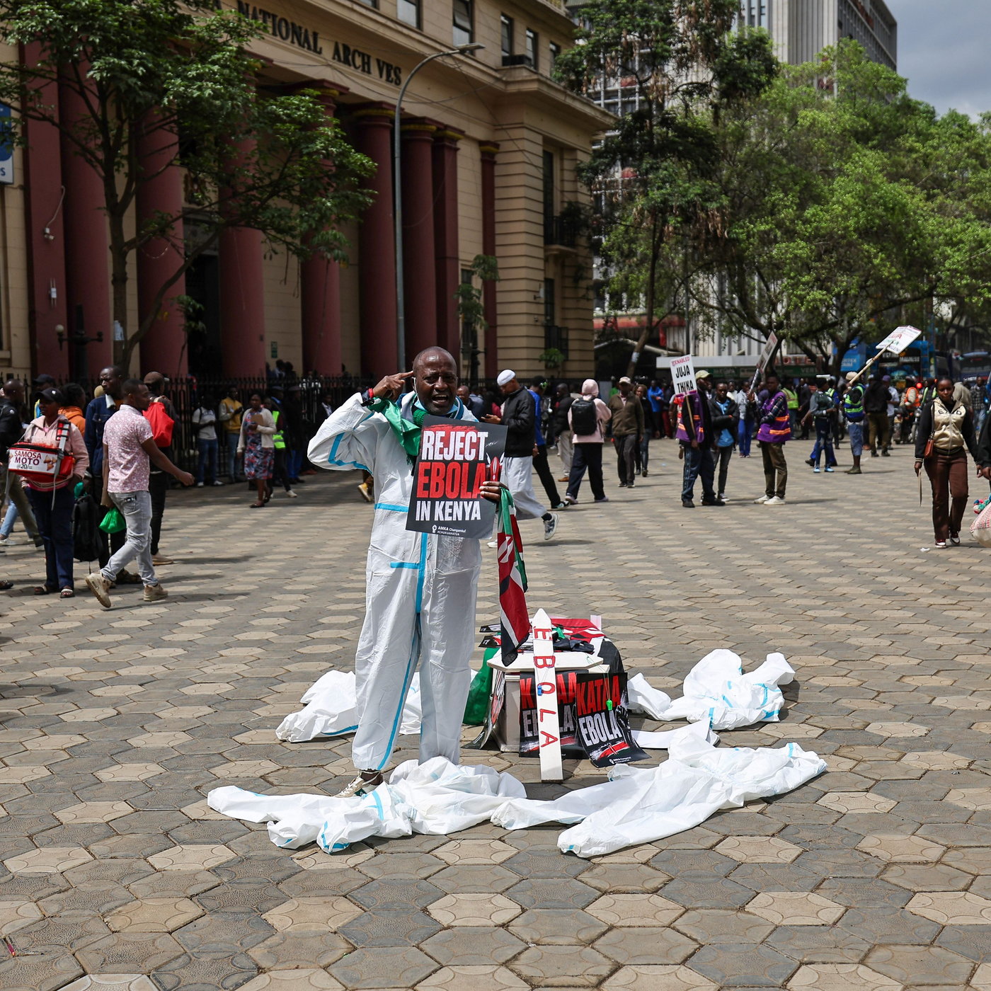 Ebola: Kenya denies hosting US aid workers