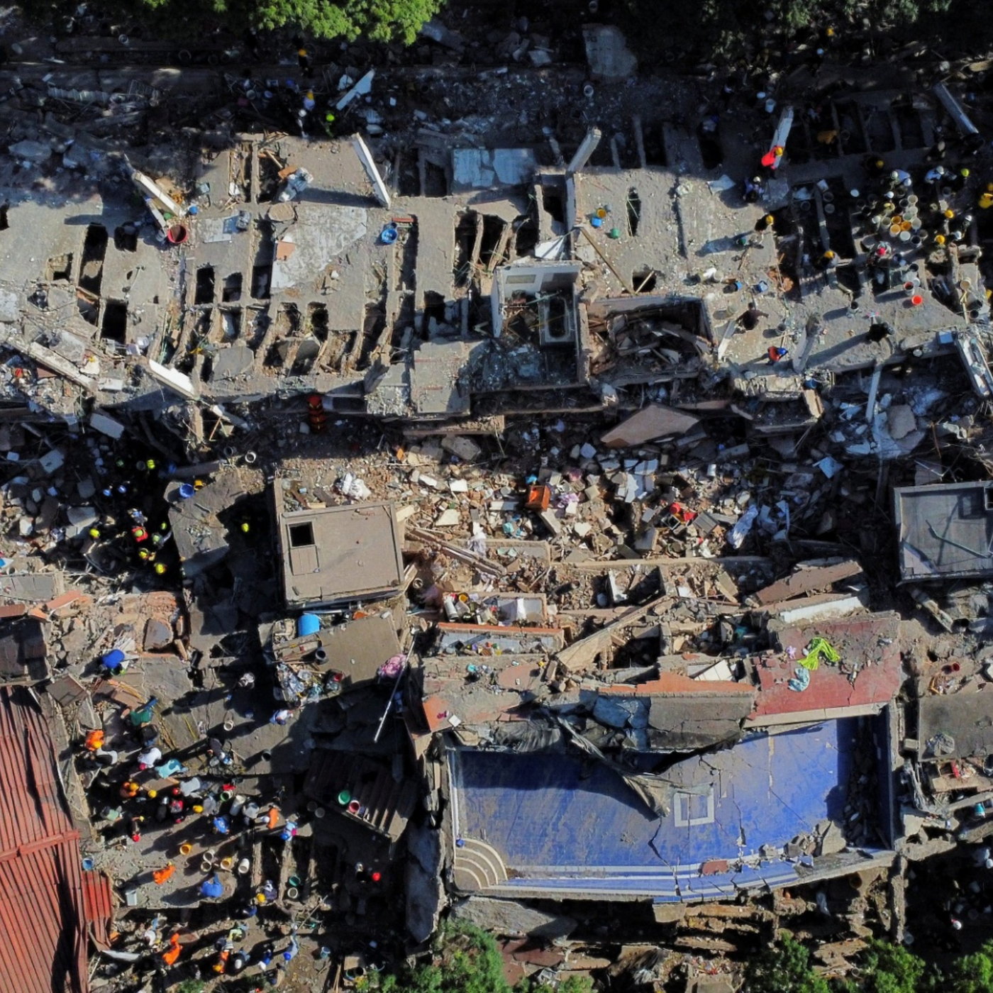 More than 200 people killed in Colombian earthquake episode artwork