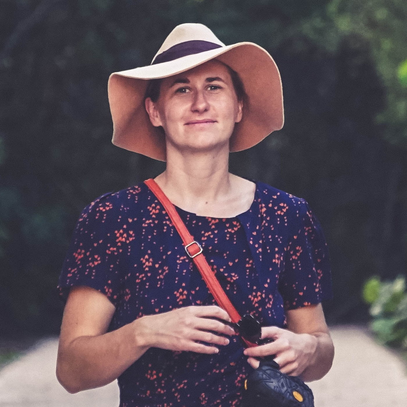 121 - Linsay Lusyne on Being a Low Vision Travel Advisor and Coach episode artwork